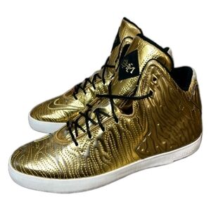 Nike LeBron 11 NSW Lifestyle QS BHM Metallic Gold 649396-700 Men's Size 10.5
